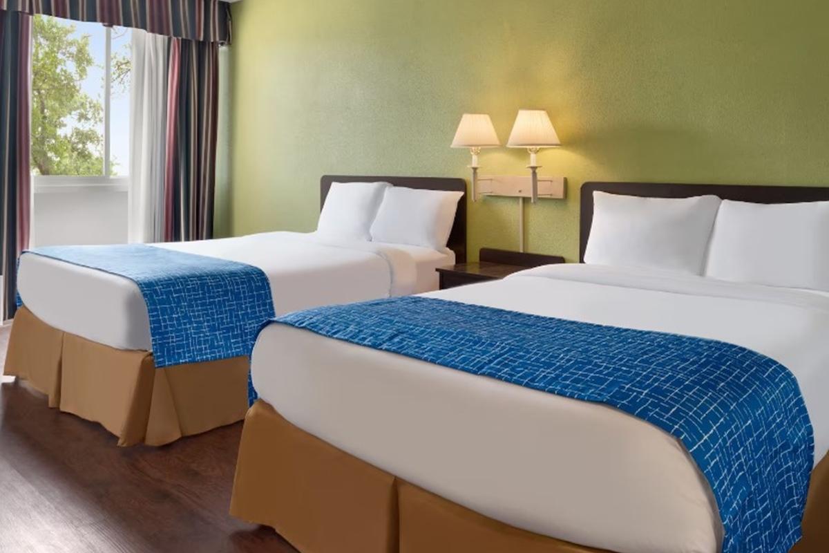 แทรเวลลอดจ์ บาย วินด์แฮม เซนส์วิลล์ Motel ภายนอก รูปภาพ