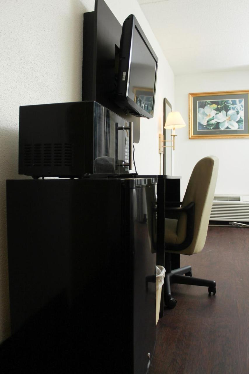 แทรเวลลอดจ์ บาย วินด์แฮม เซนส์วิลล์ Motel ภายนอก รูปภาพ